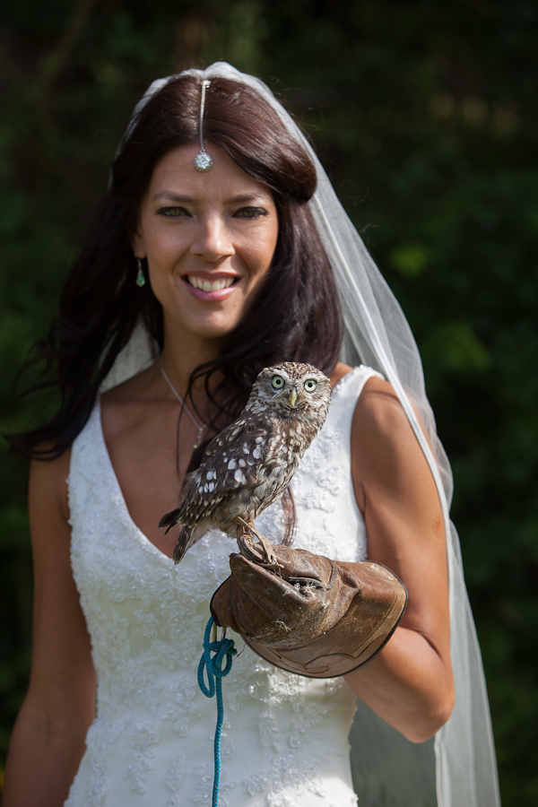 20120831153920-Edit bride posing with a little owl